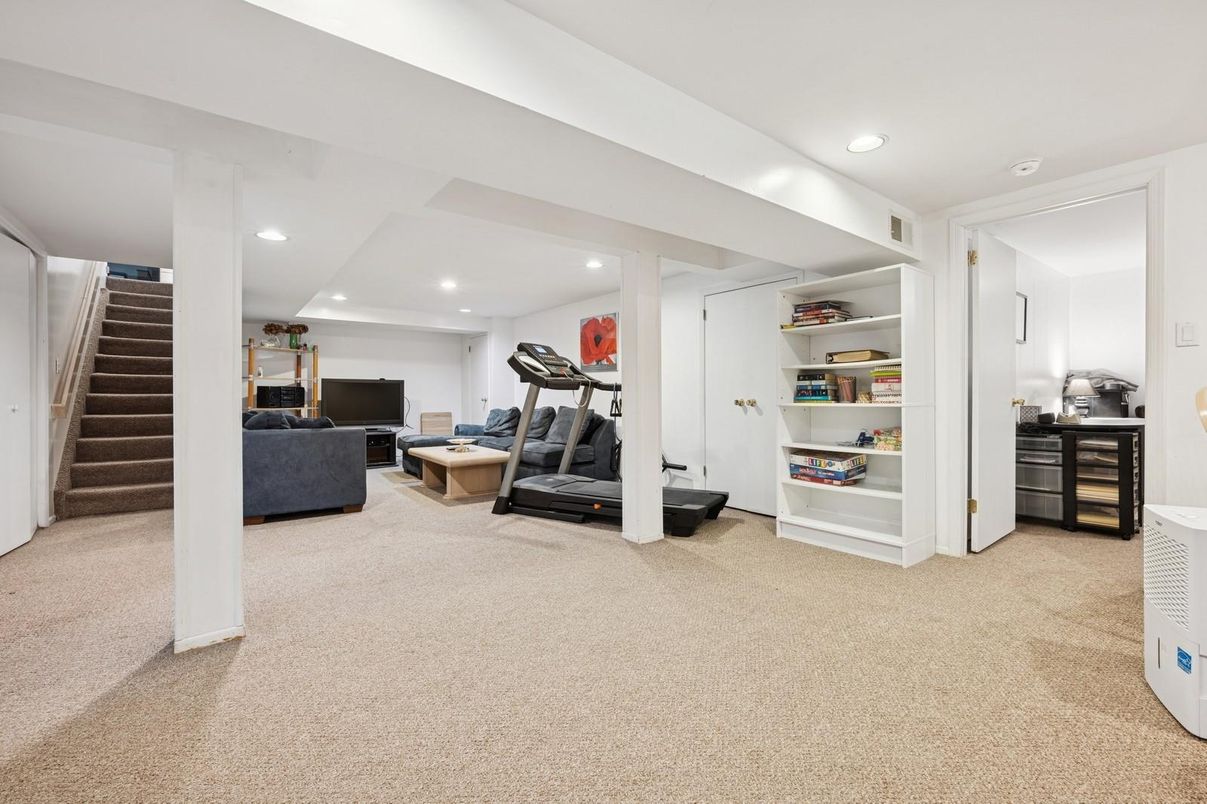 Fitness Equipment, Interior, Recessed Lighting