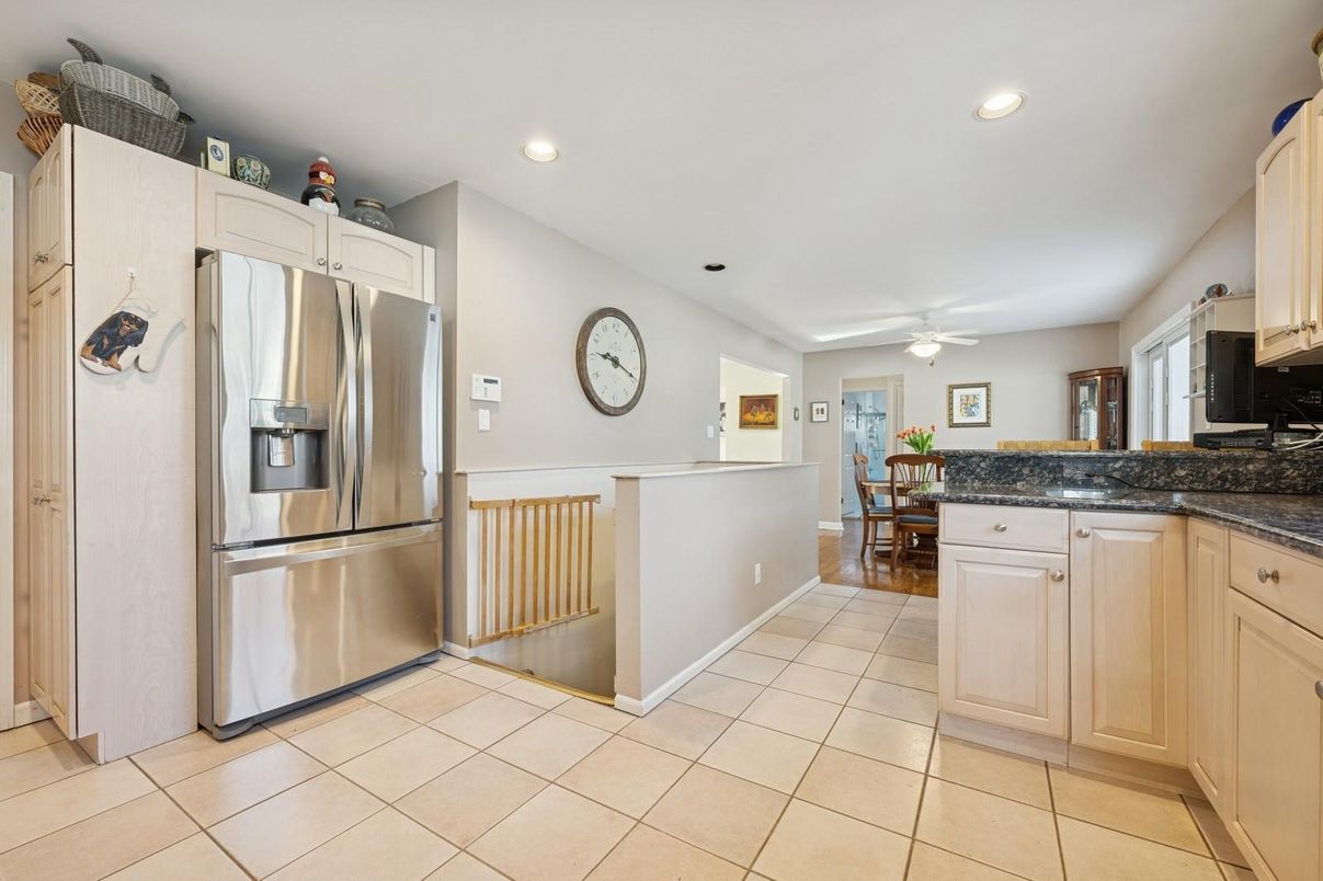 Dining room, Interior, Kitchen, Recessed Lighting, Stainless Steel Appliances