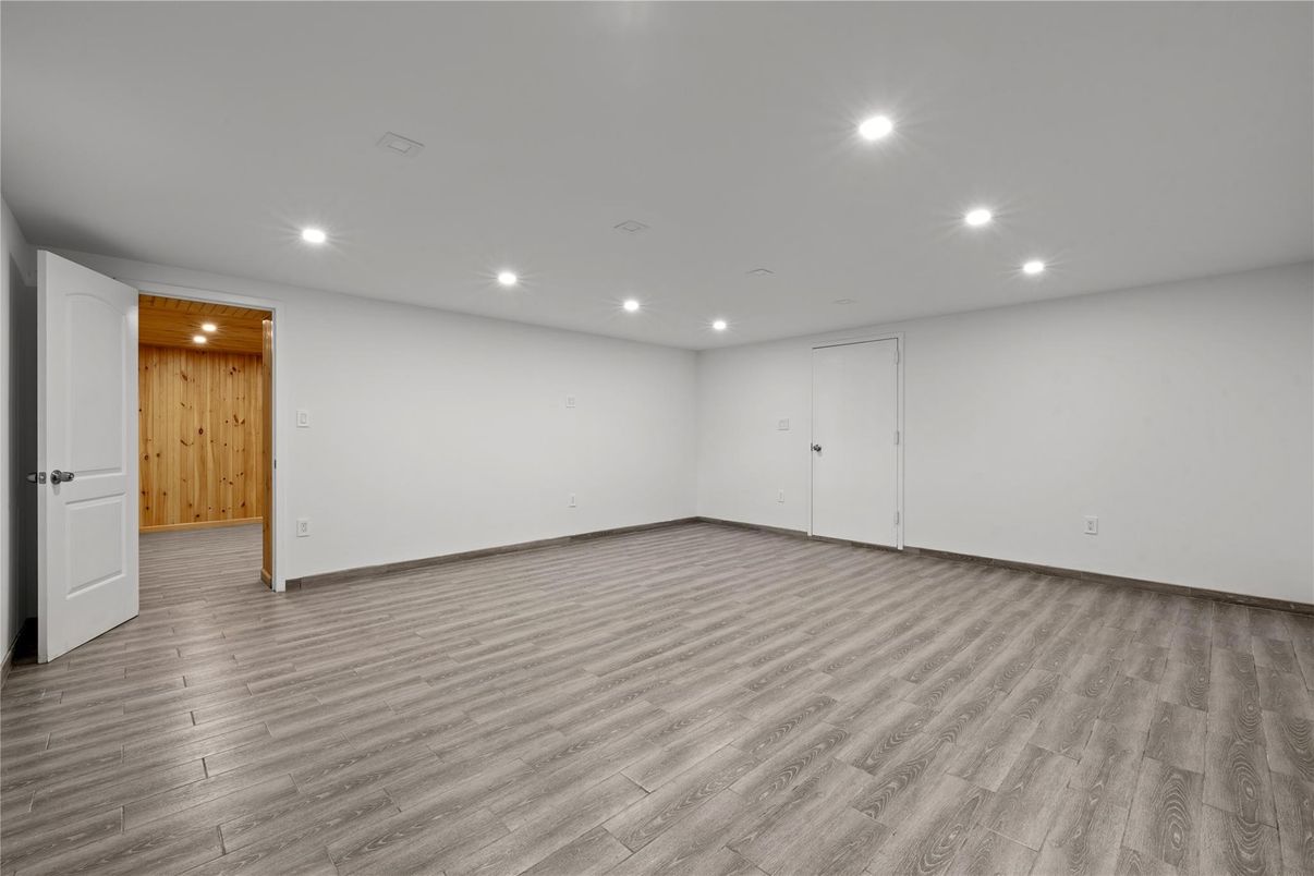 Empty room, Interior, Recessed Lighting, Wood Texture Flooring