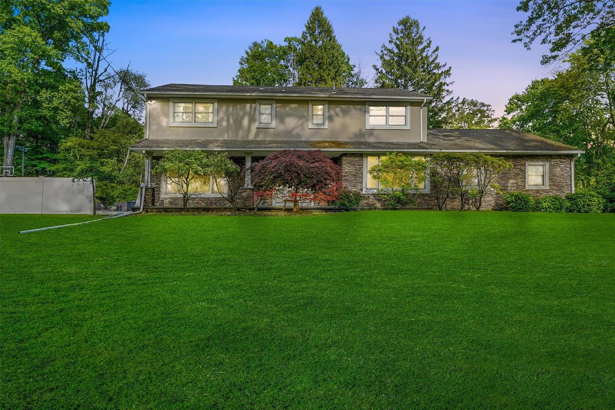 Backyard, Exterior, Facade, Brick Facade, Split Level