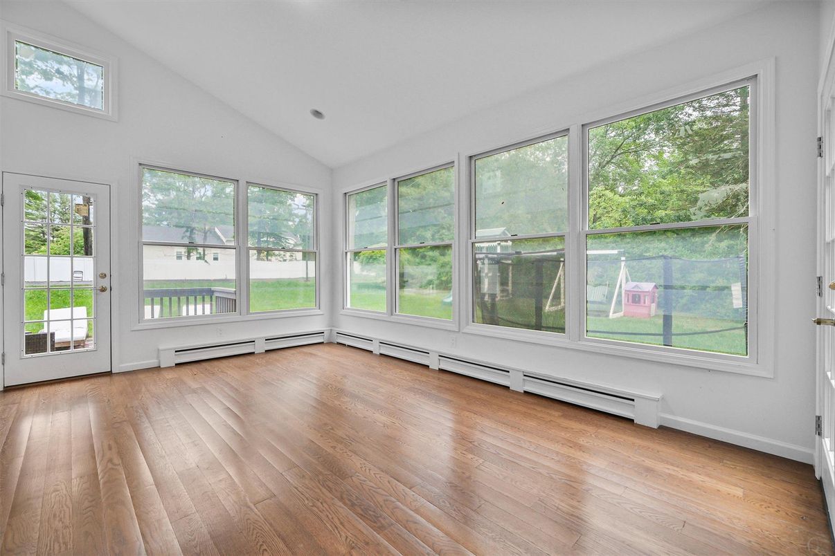 Empty room, Interior, Sun Room, Wood Texture Flooring