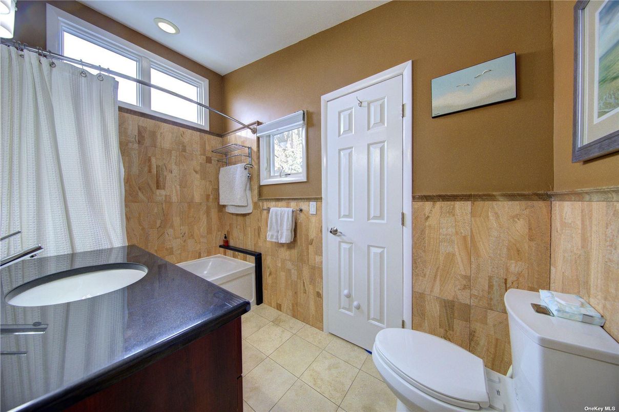 Bathroom, Interior, Recessed Lighting