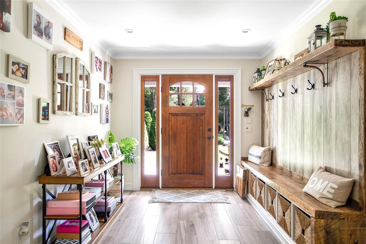 Interior, Recessed Lighting, Wood Texture Flooring