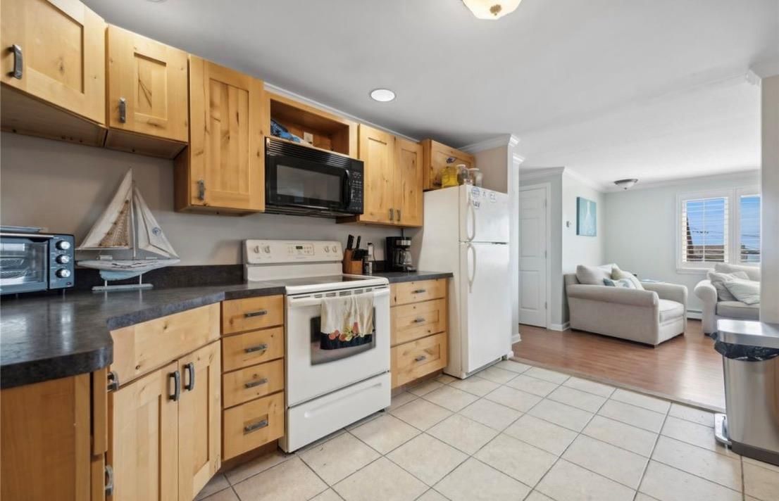 Interior, Kitchen, Living room, Recessed Lighting, Wood Texture Flooring