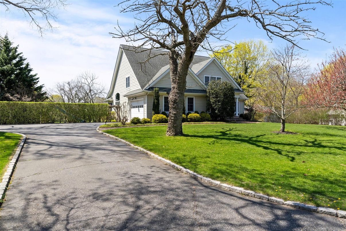 Exterior, Facade, Farmhouse