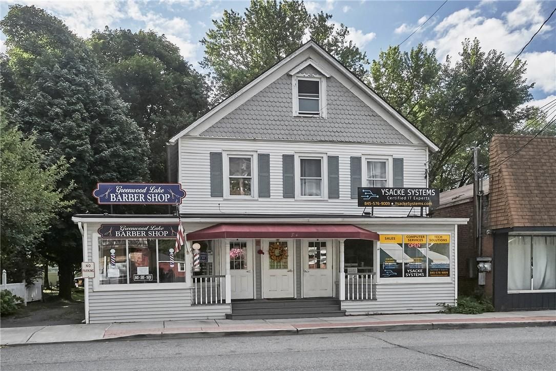 Exterior, Facade, Queen Anne Victorian