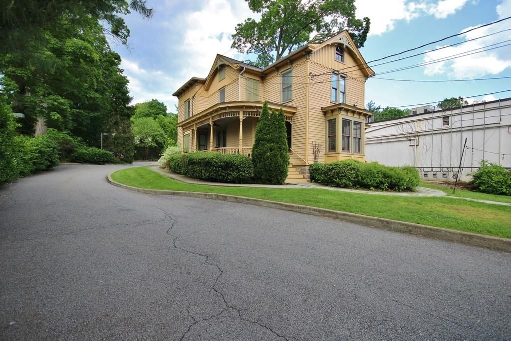 Exterior, Facade, Queen Anne Victorian