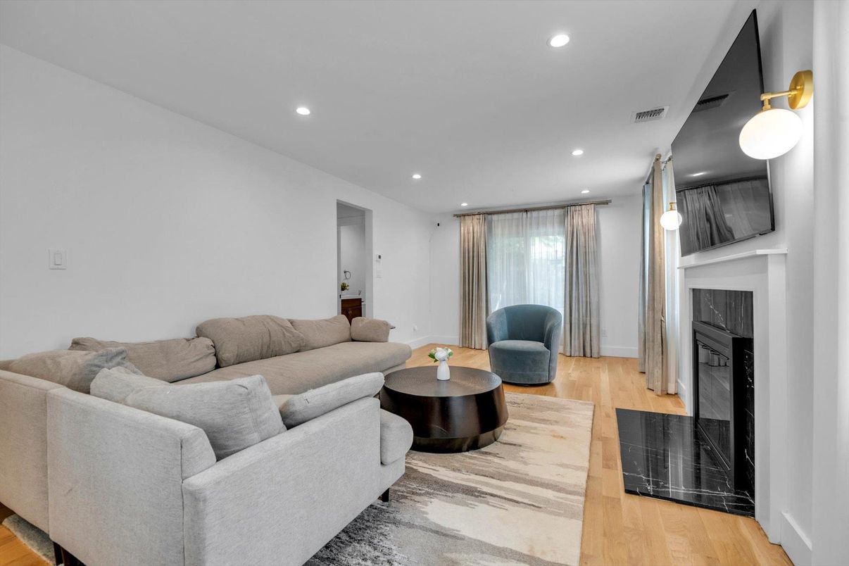 Fireplace, Interior, Living room, Pendant Lights, Recessed Lighting, Wood Texture Flooring