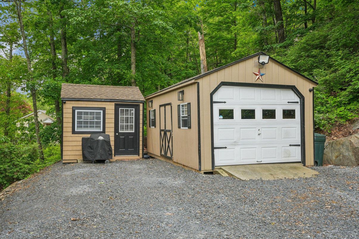 Detached Garage, Exterior