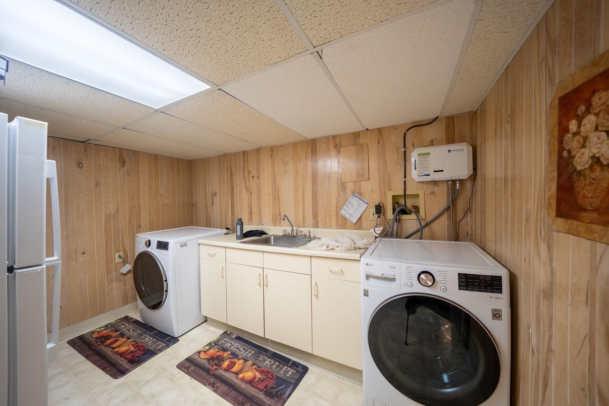 Interior, Washer, Wooden Walls