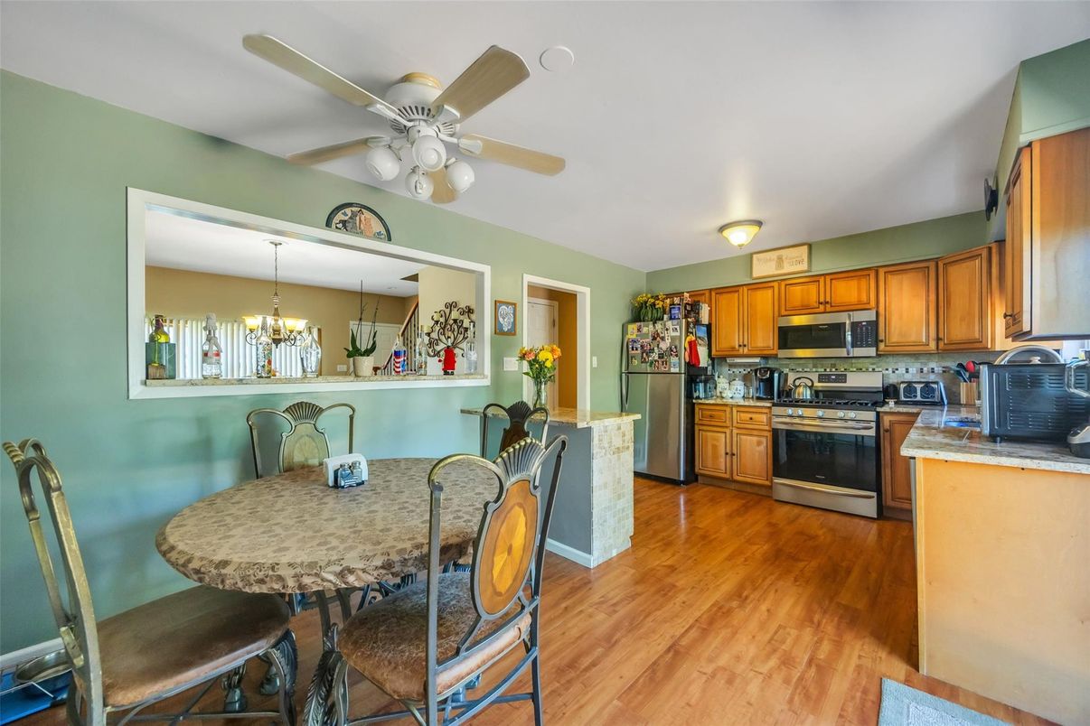 Dining room, Interior, Kitchen, Stainless Steel Appliances, Wood Texture Flooring
