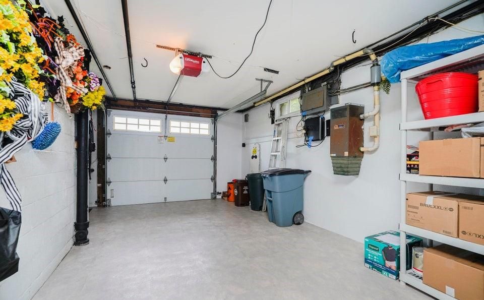 Garage, Interior