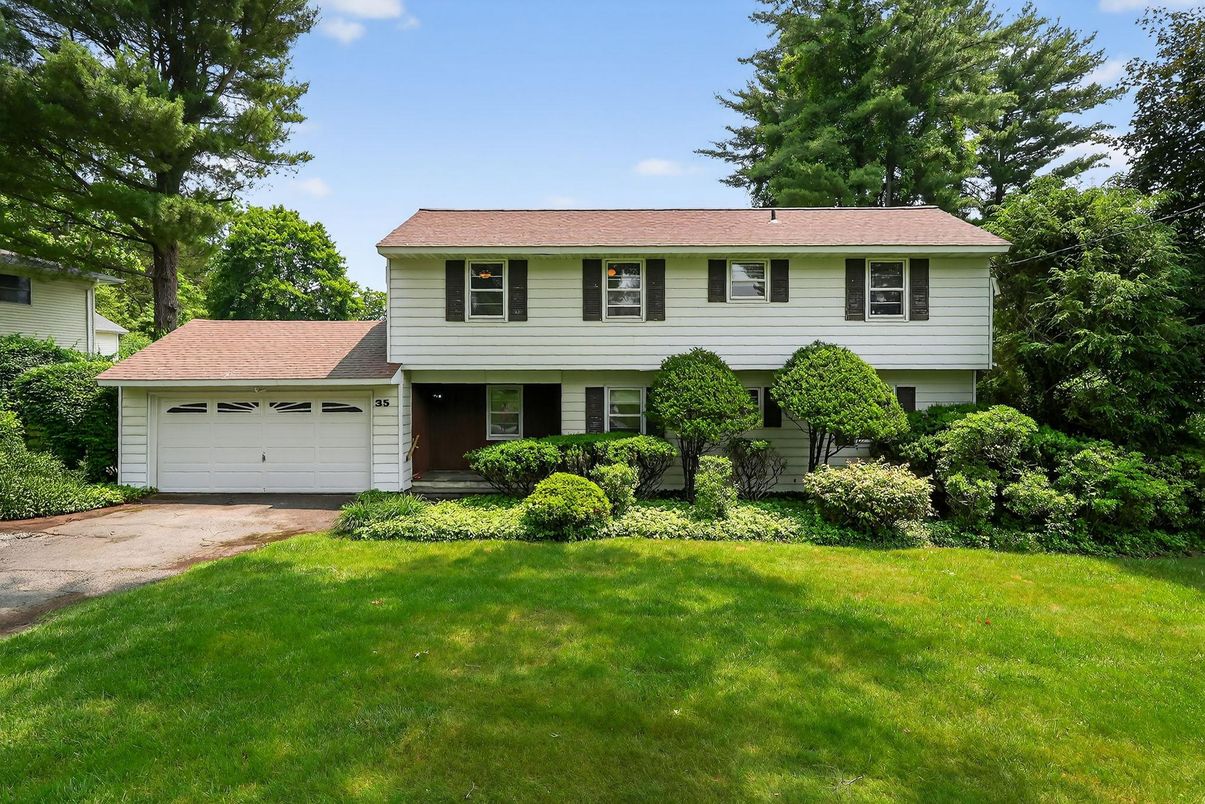 Attached, Exterior, Facade, Raised Ranch