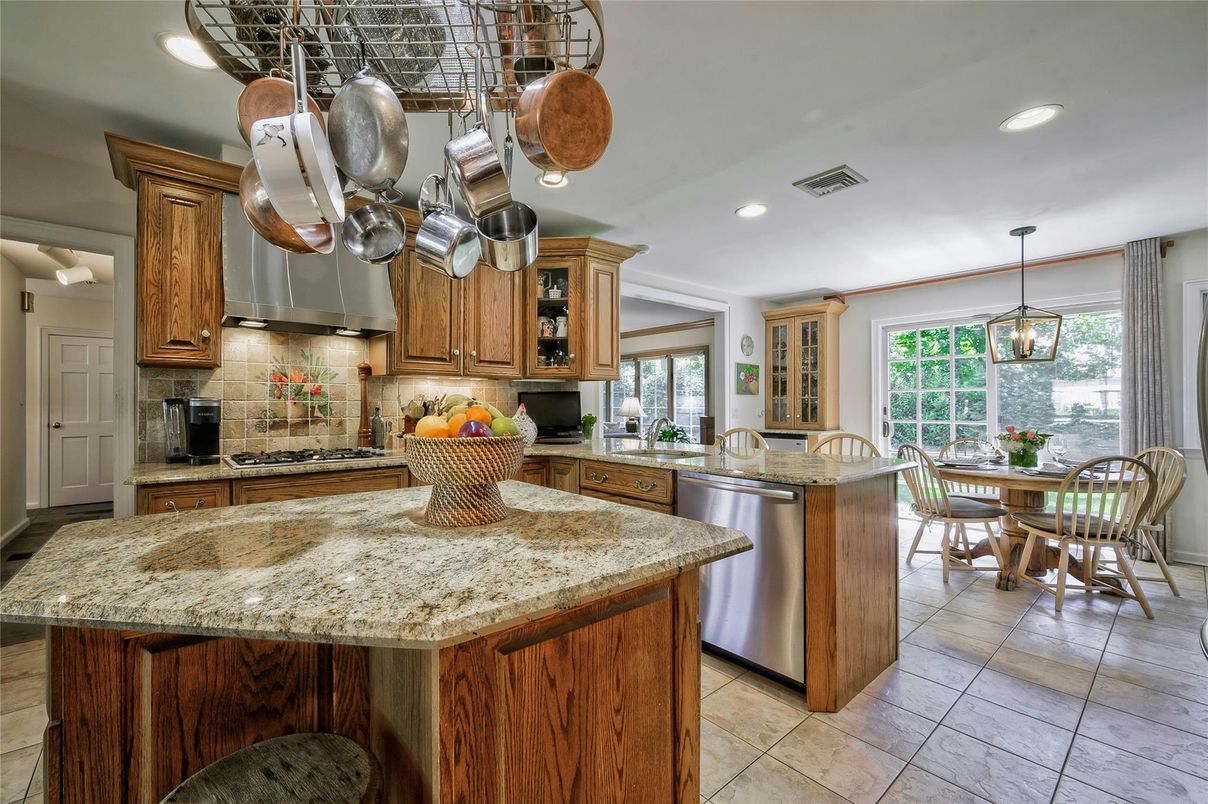 Dining room, Interior, Kitchen, Pendant Lights, Recessed Lighting, Stainless Steel Appliances