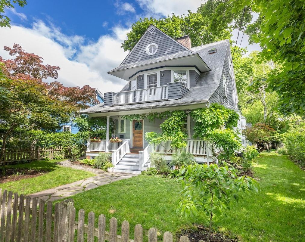 Backyard, Exterior, Facade, Queen Anne Victorian