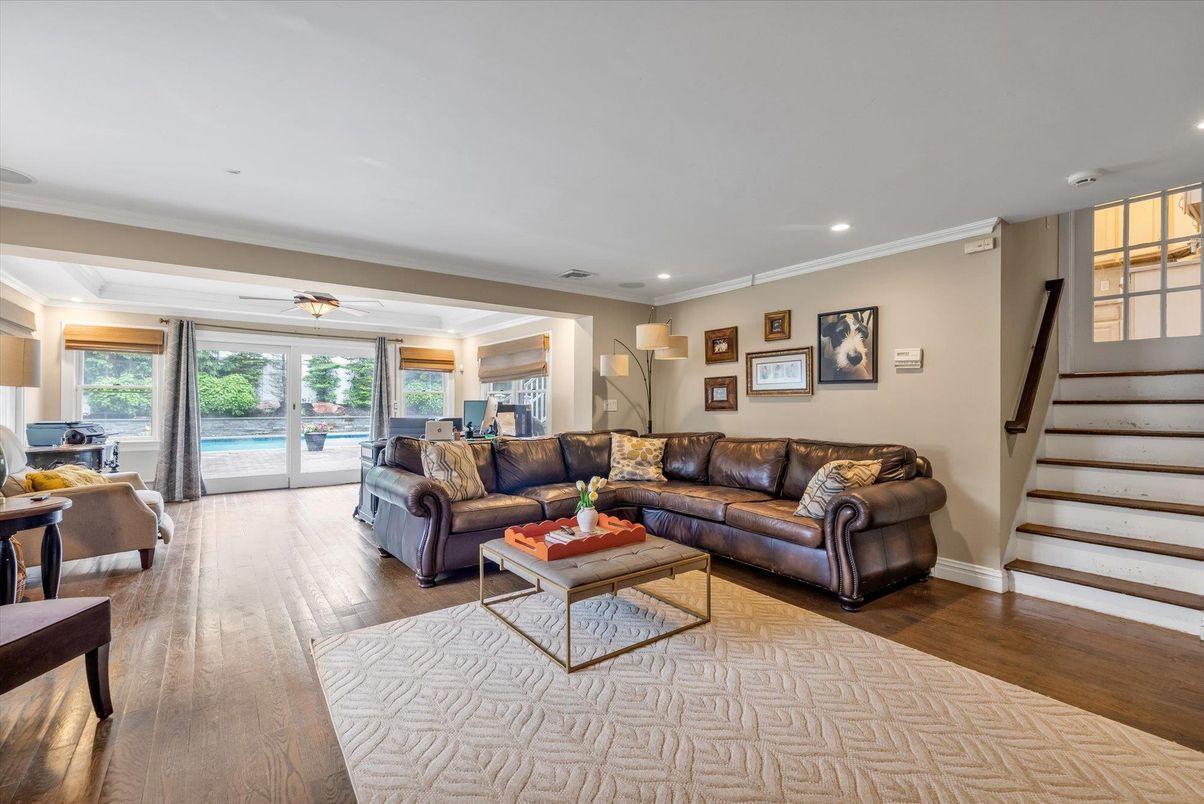 Interior, Living room, Recessed Lighting, Wood Texture Flooring
