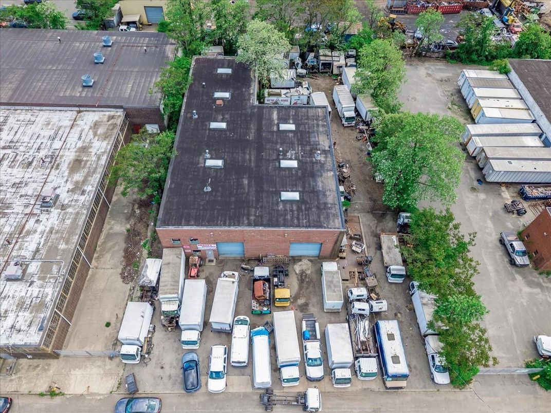 Exterior, Drone