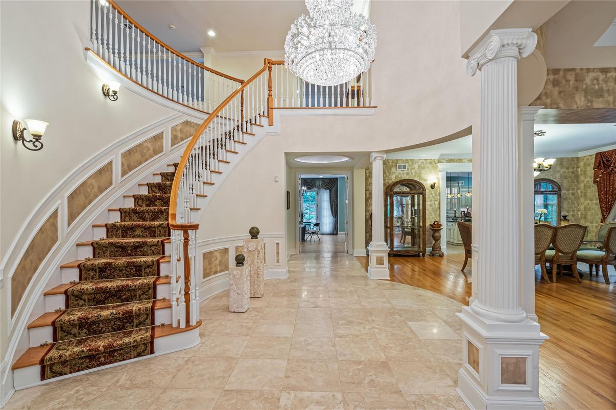 Chandelier, Dining room, Interior, Recessed Lighting, Wood Texture Flooring