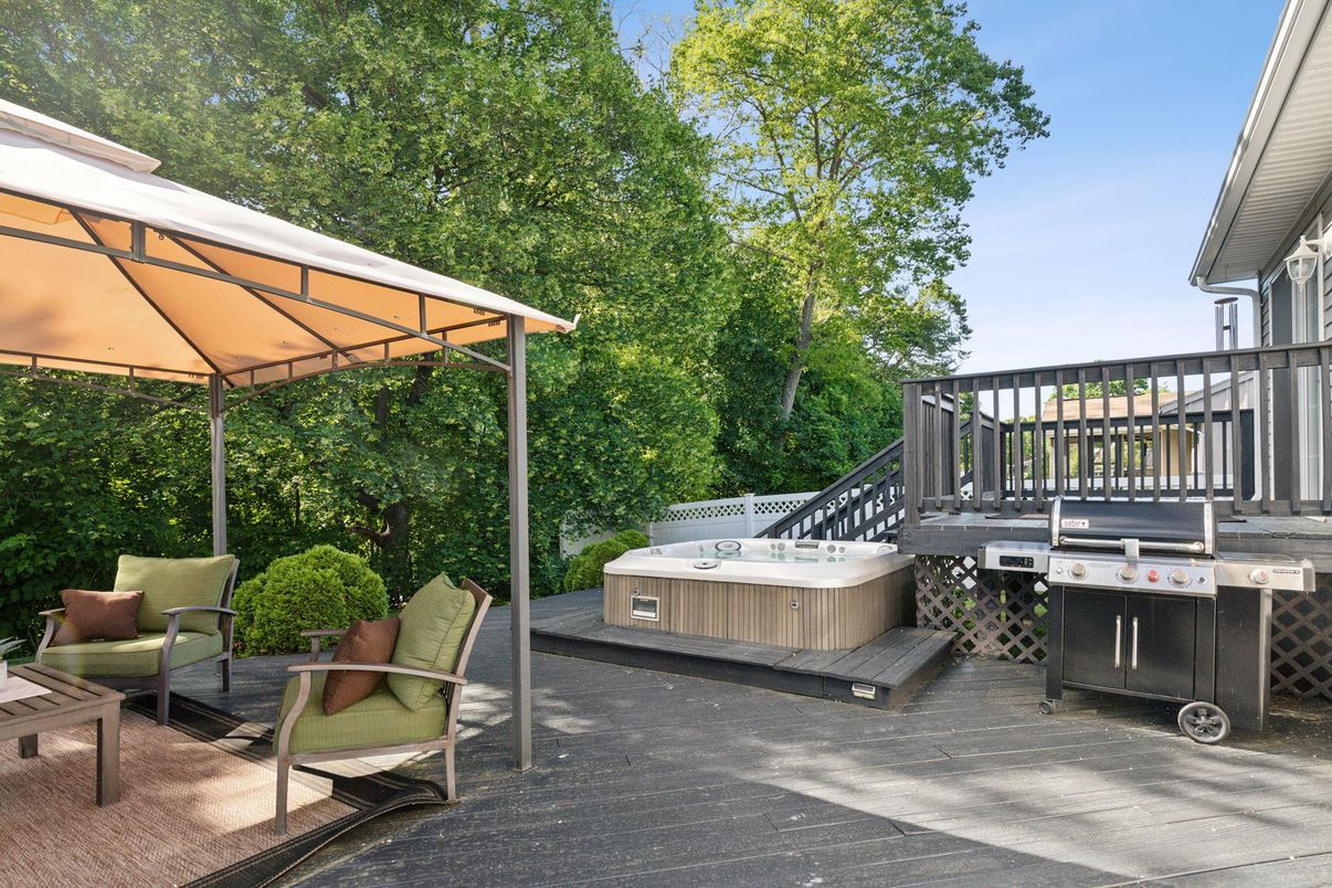 Exterior, Hot Tub