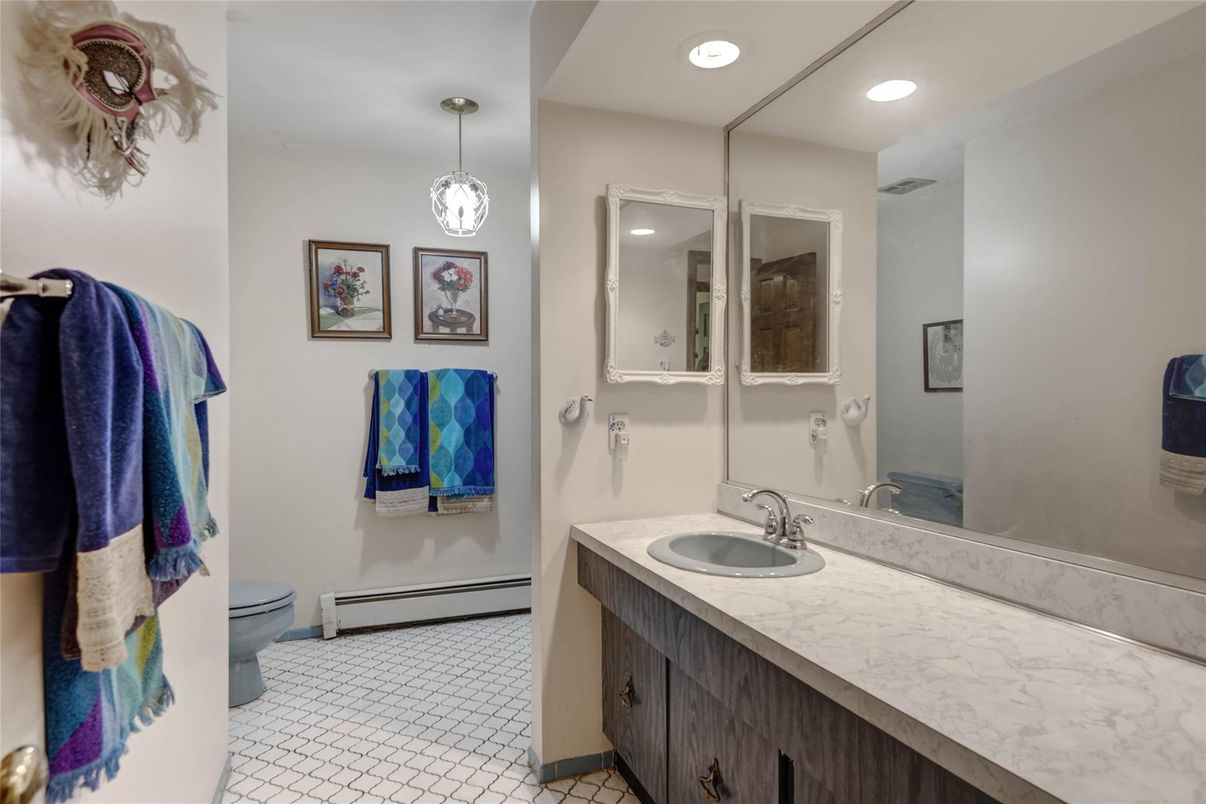 Bathroom, Dual Sink Vanities, Interior, Pendant Lights, Recessed Lighting