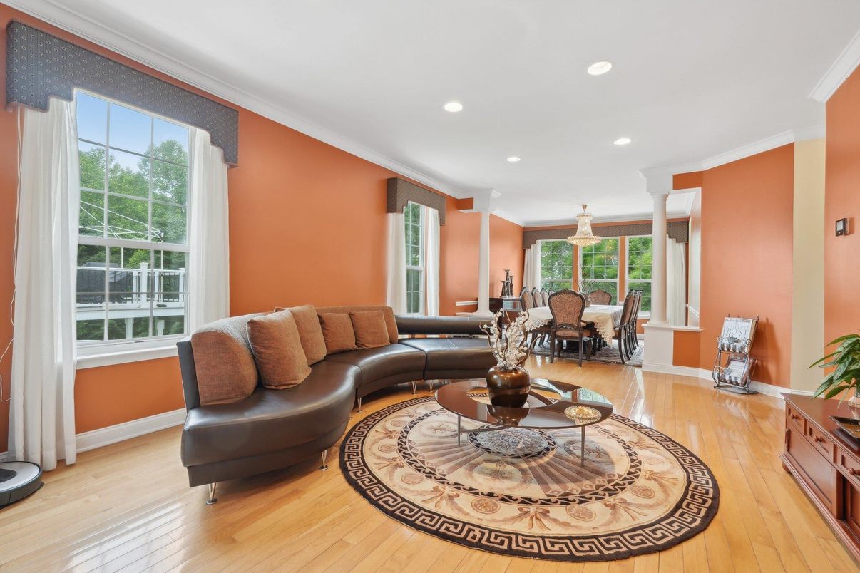 Dining room, Interior, Living room, Pendant Lights, Recessed Lighting, Wood Texture Flooring