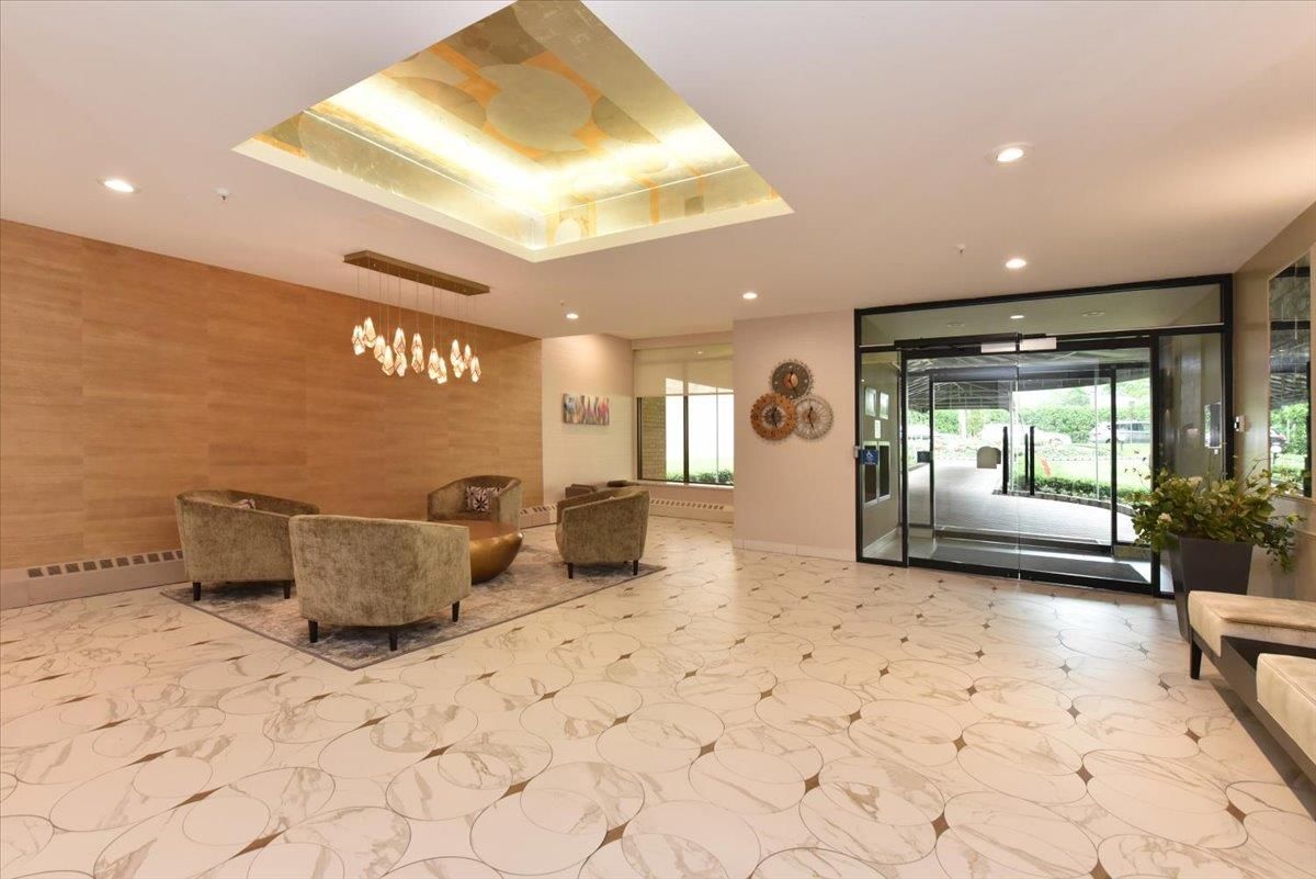 Interior, Living room, Marble, Pendant Lights, Recessed Lighting, Wooden Walls