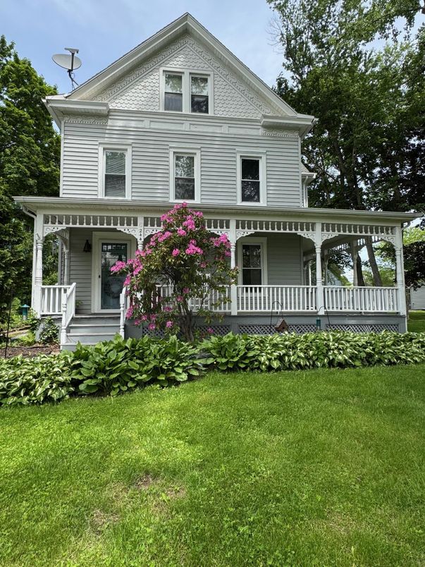 Exterior, Facade, Queen Anne Victorian