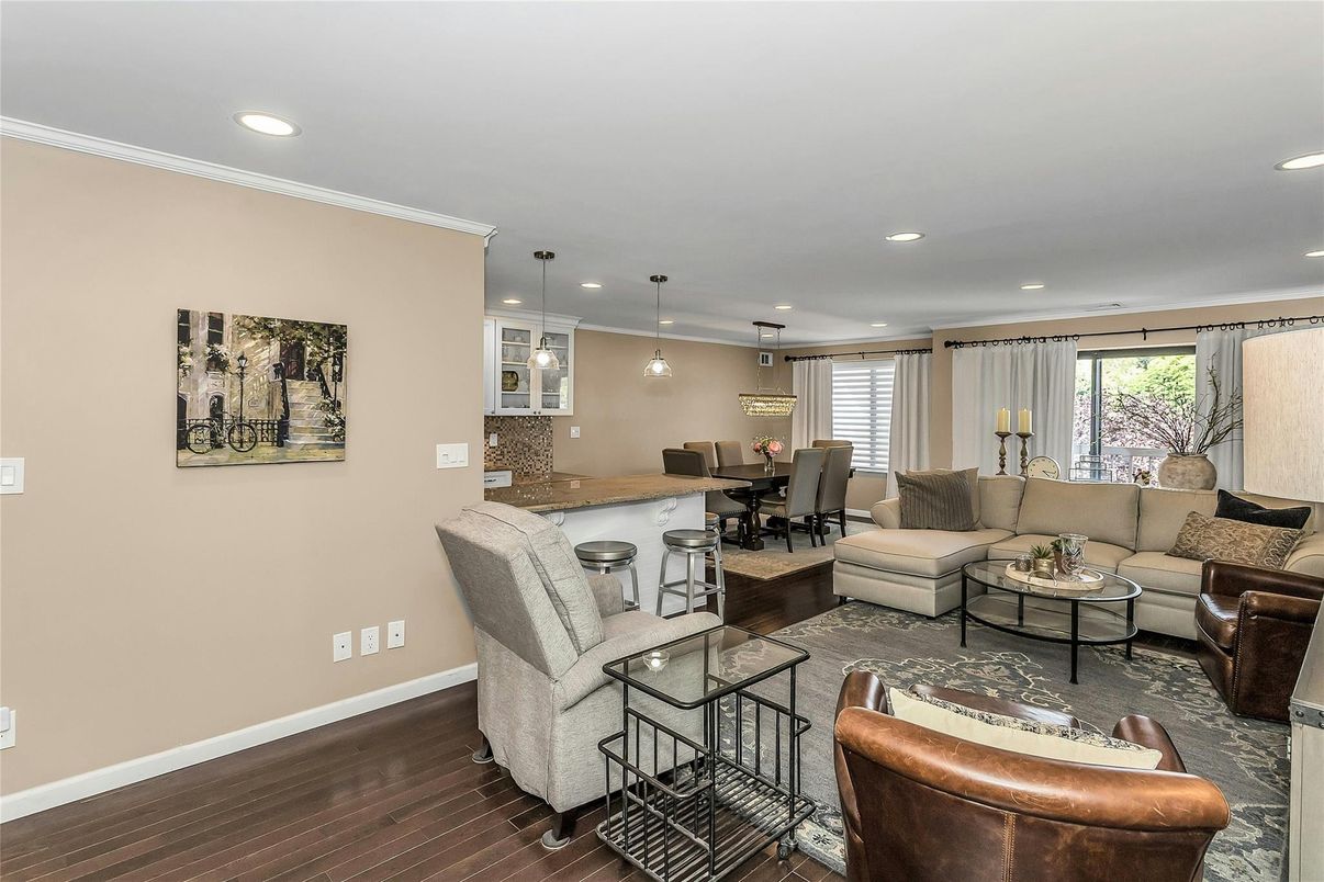 Dining room, Interior, Living room, Pendant Lights, Recessed Lighting, Wood Texture Flooring
