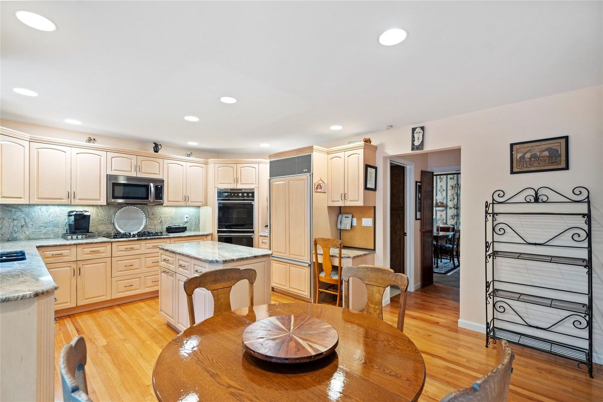 Dining room, Interior, Kitchen, Recessed Lighting, Stainless Steel Appliances, Wood Texture Flooring