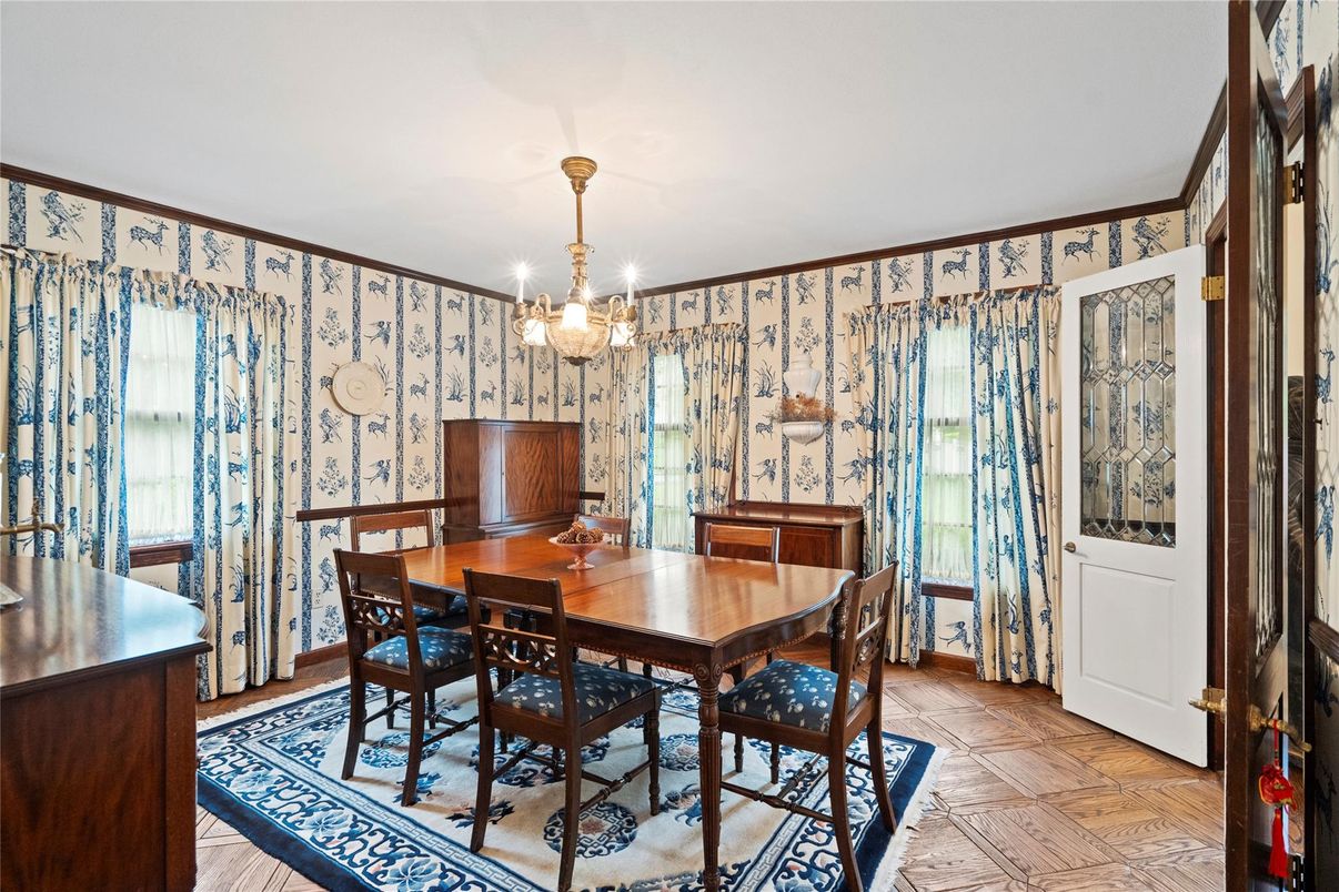 Chandelier, Dining room, Interior