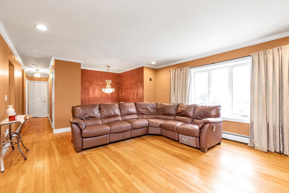 Interior, Living room, Pendant Lights, Recessed Lighting, Wood Texture Flooring
