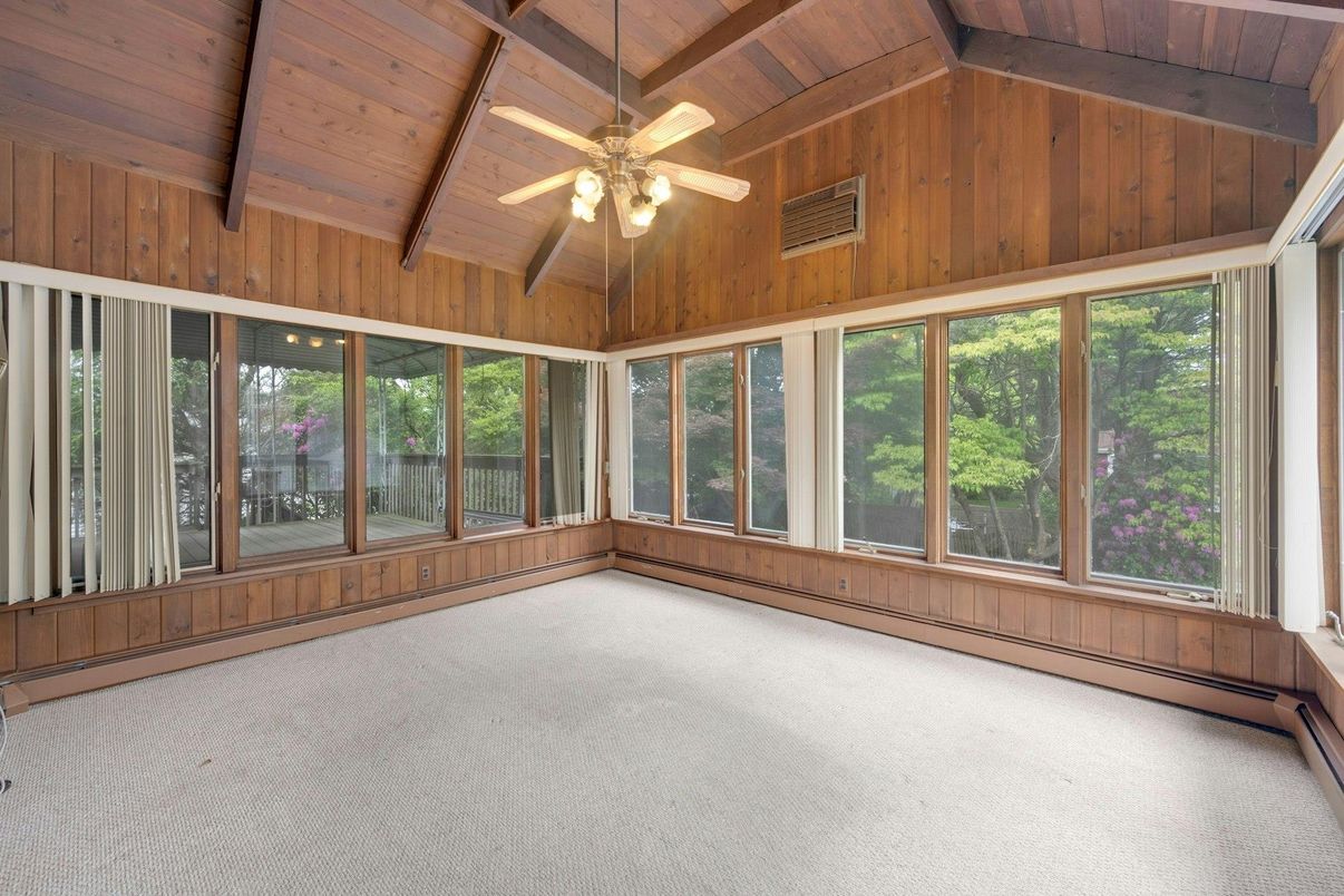 Empty room, Interior, Sun Room, Wooden Beams, Wooden Ceilings, Wooden Walls