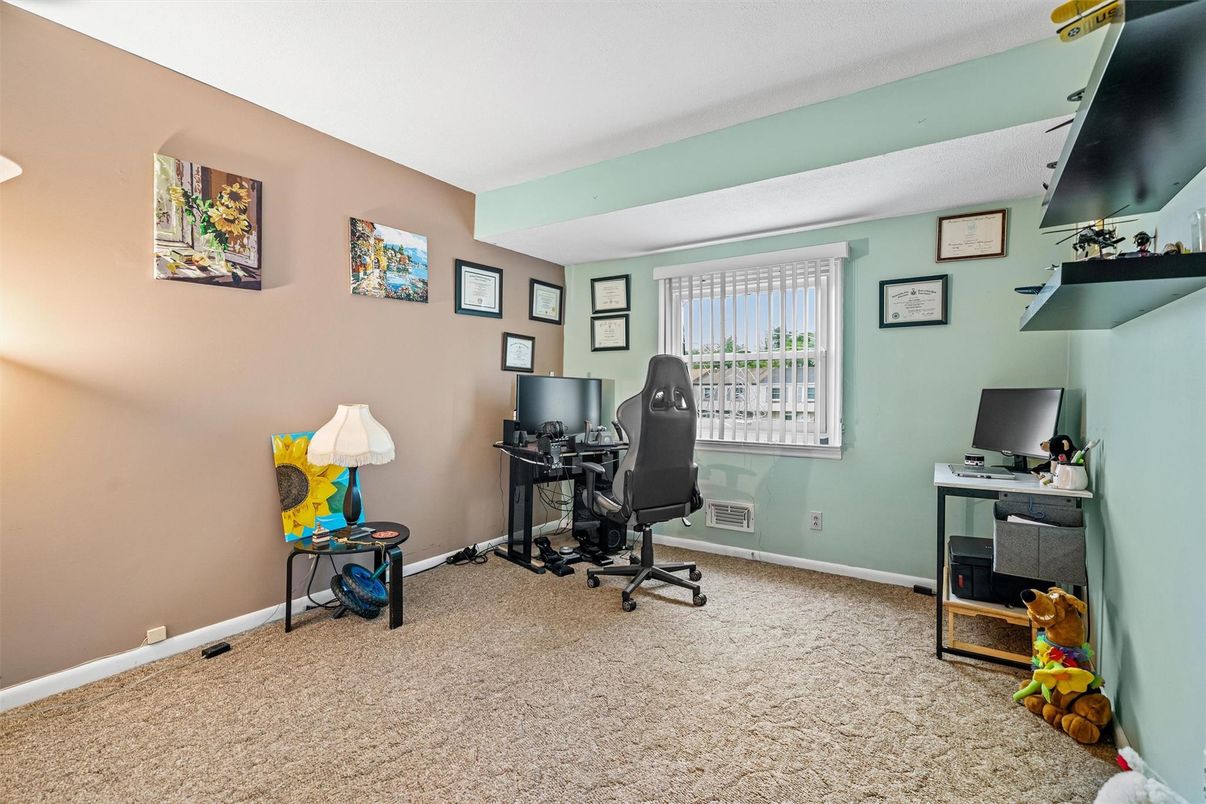 Home Office, Interior
