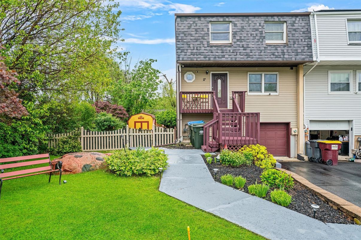 Attached, Exterior, Facade, Raised Ranch