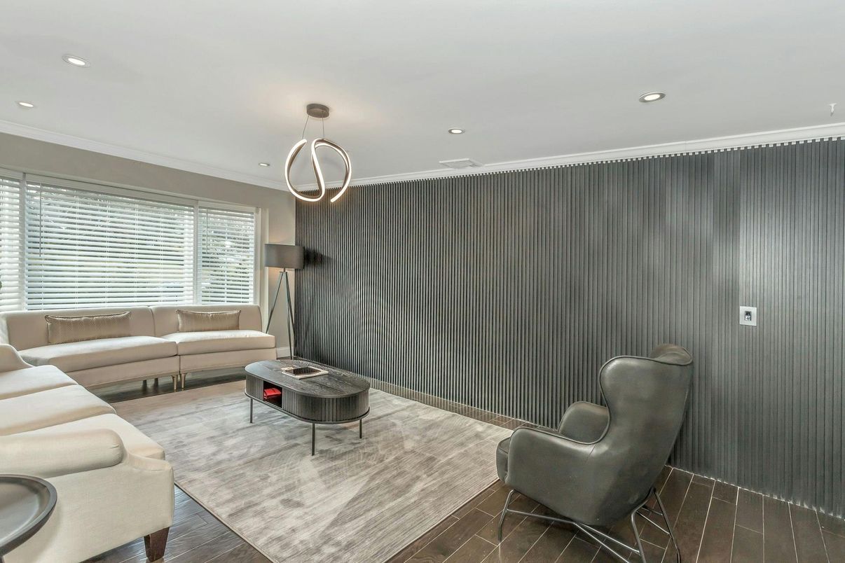 Interior, Living room, Pendant Lights, Recessed Lighting, Wood Texture Flooring