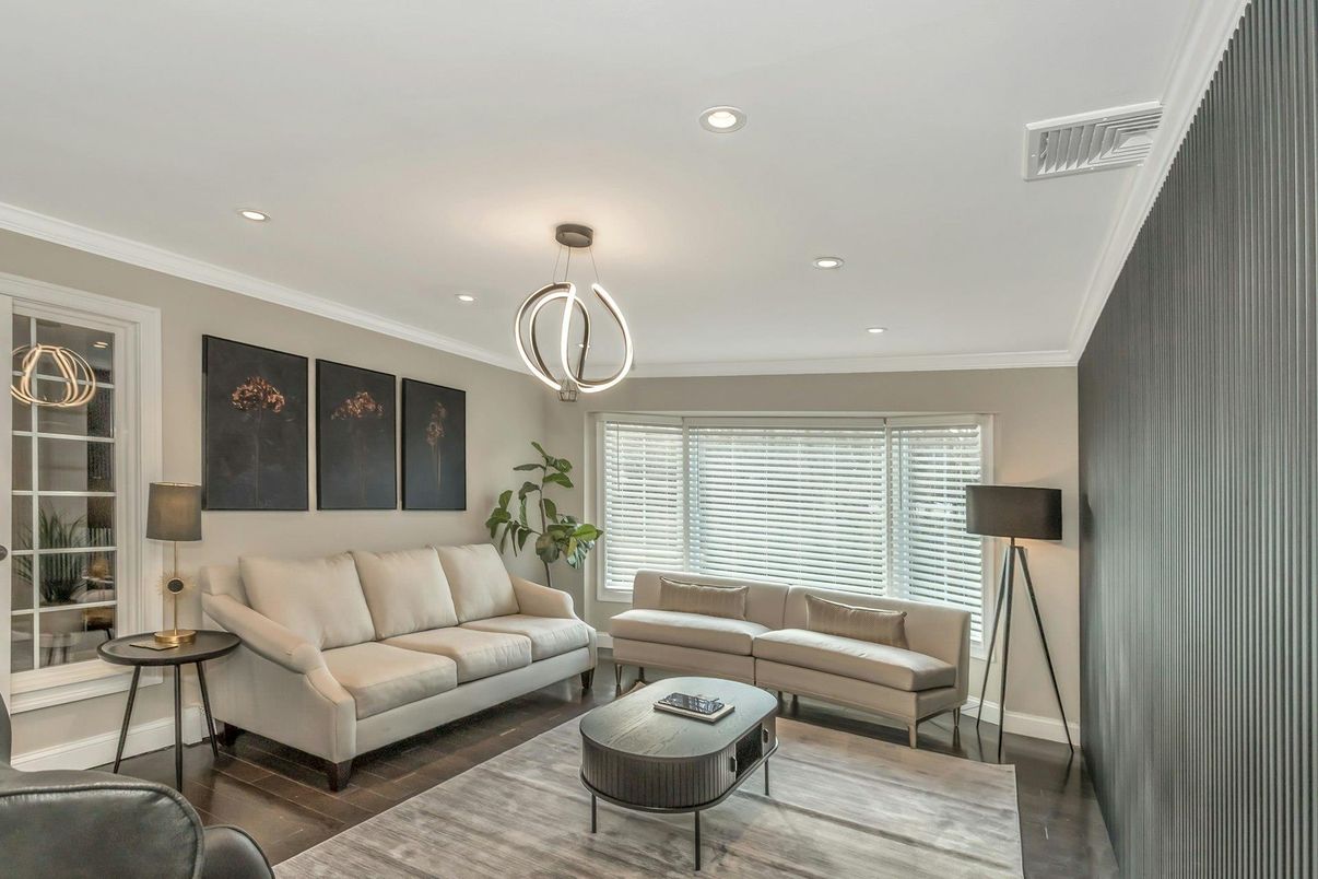 Interior, Living room, Pendant Lights, Recessed Lighting, Wood Texture Flooring
