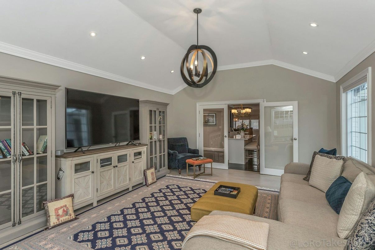 Chandelier, Dining room, Interior, Living room, Pendant Lights, Recessed Lighting