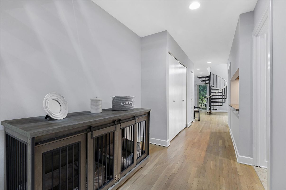 Interior, Recessed Lighting, Wood Texture Flooring