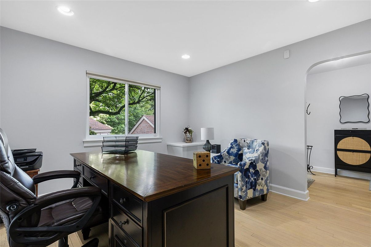 Home Office, Interior, Recessed Lighting, Wood Texture Flooring