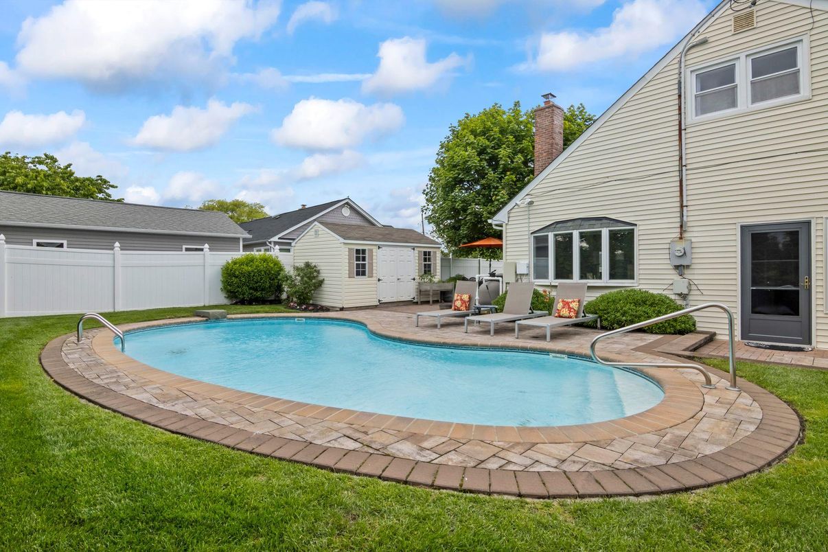 Exterior, Pool