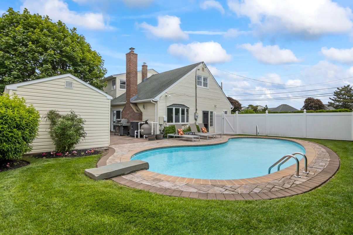 Exterior, Pool