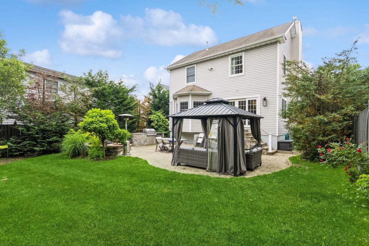 Backyard, Exterior, Hot Tub