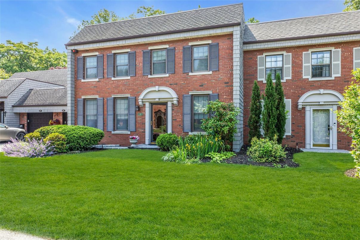 Exterior, Facade, Brick Facade, Georgian