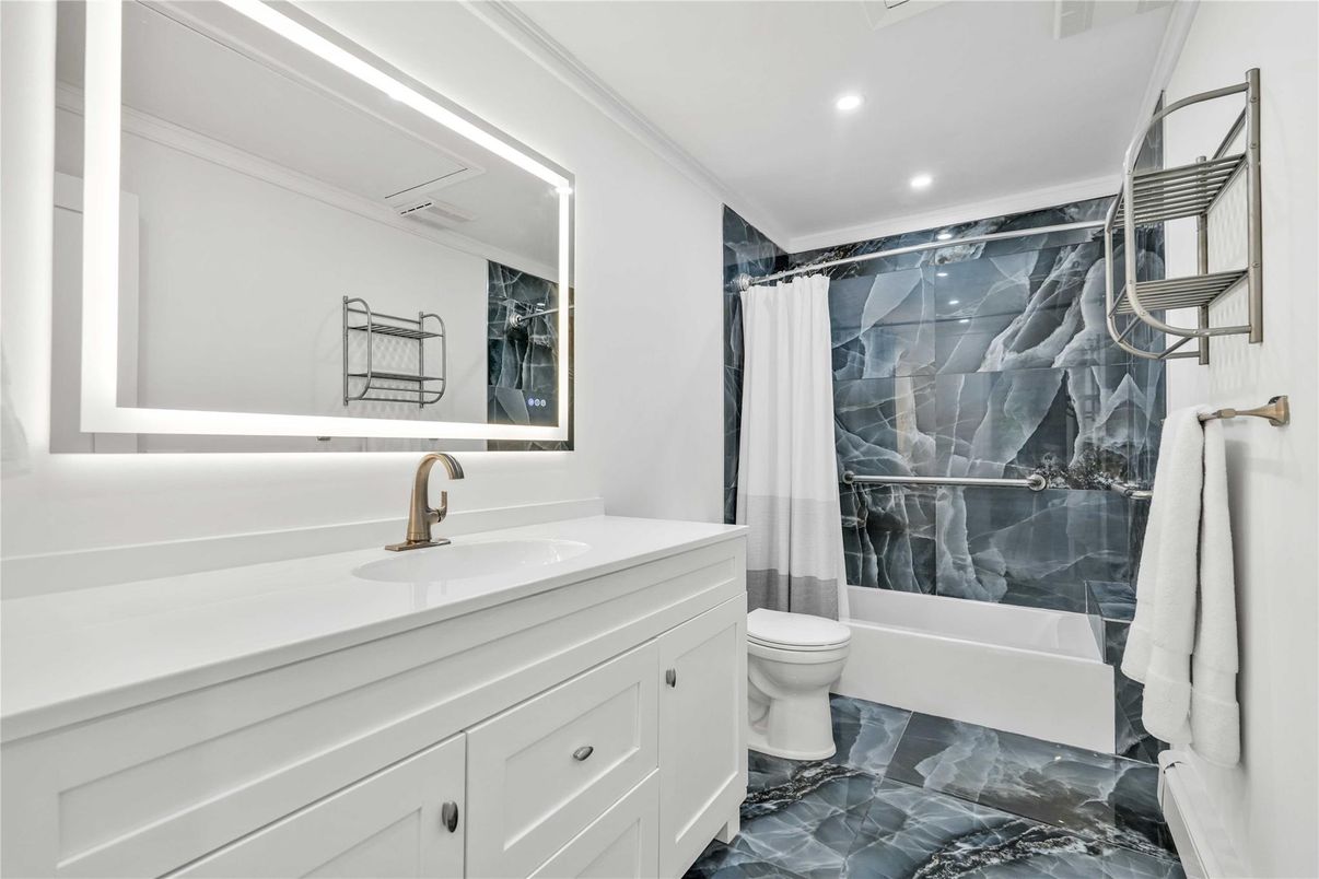 Bathroom, Interior, Recessed Lighting