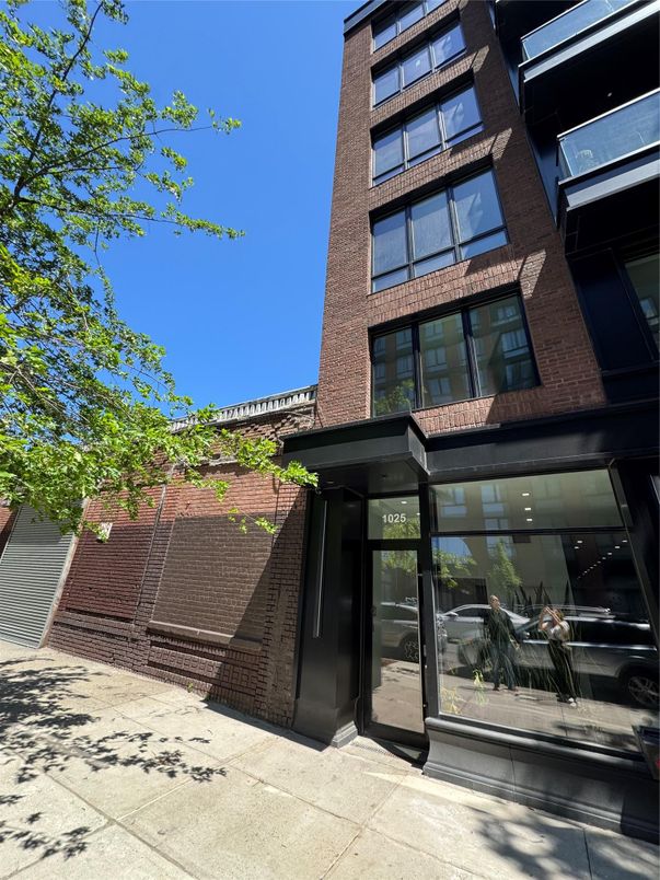 Exterior, Facade, Brick Facade, Rowhouse