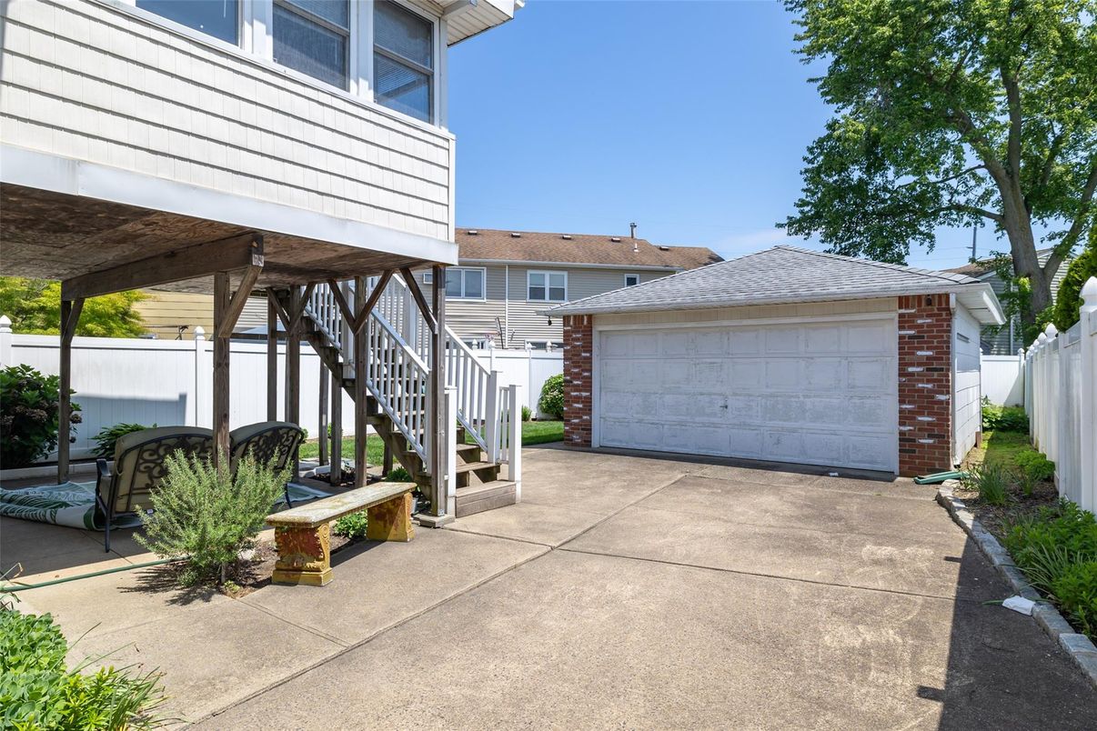 Detached Garage, Exterior