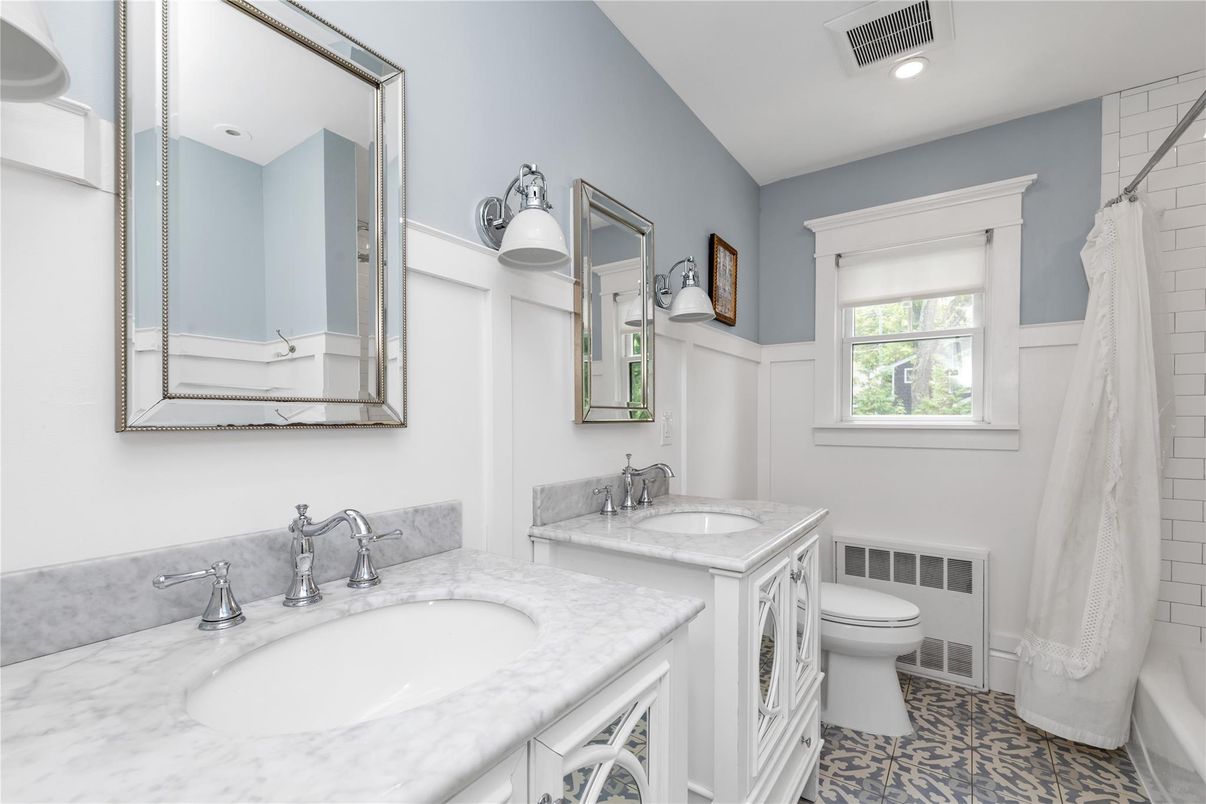 Bathroom, Dual Sink Vanities, Interior, Recessed Lighting