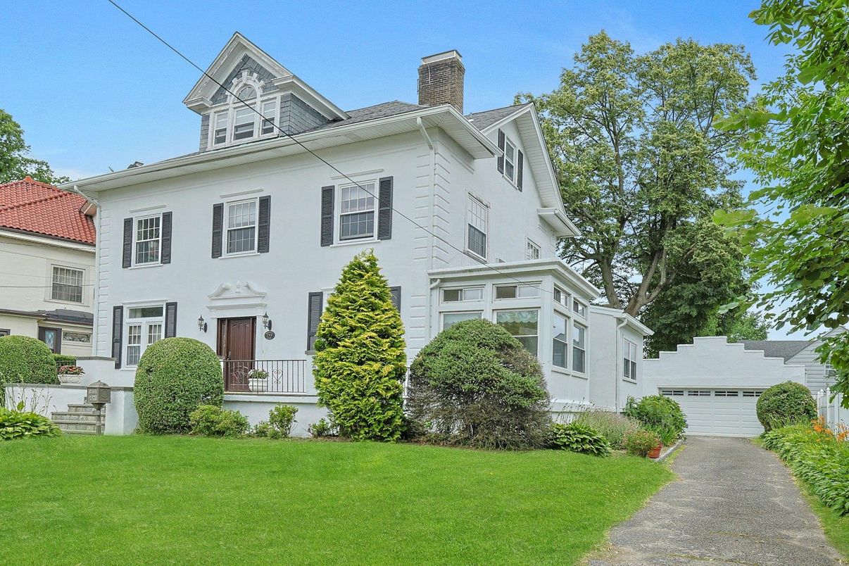 Attached, Exterior, Facade, Georgian