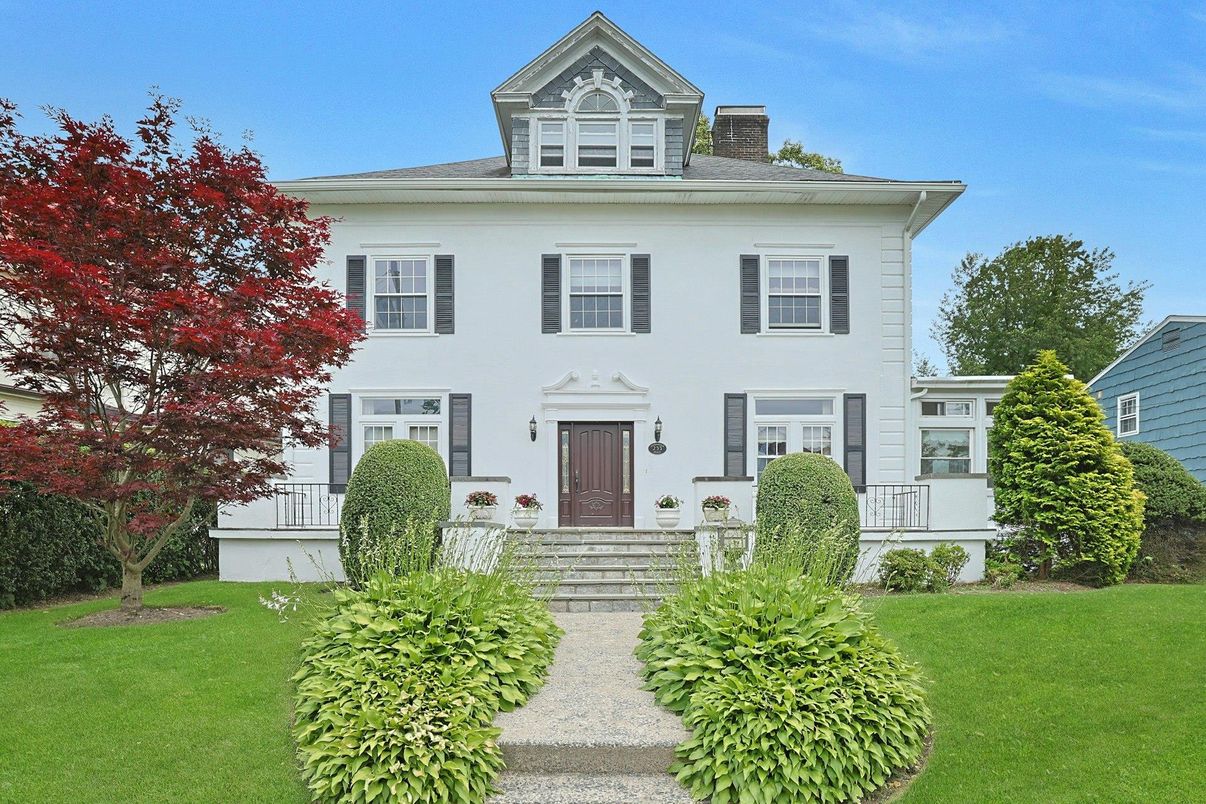 Exterior, Facade, Georgian