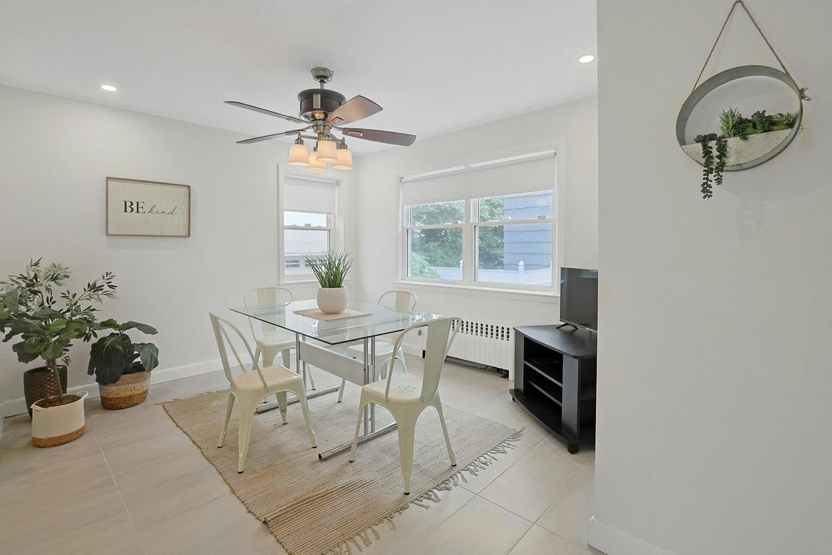 Dining room, Interior, Recessed Lighting